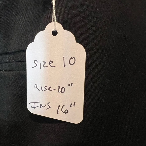 BAG395. Women’s Dockers Mid Rise Curvy Capri 10 - Picture 4 of 6